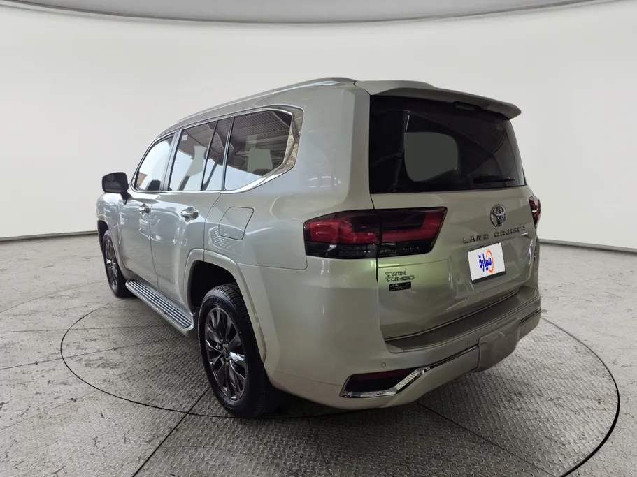 2023 Toyota Land Cruiser VX 