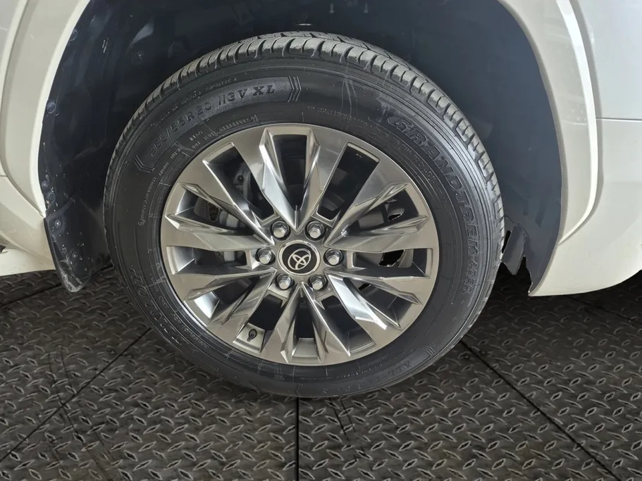 2023 Toyota Land Cruiser VX 