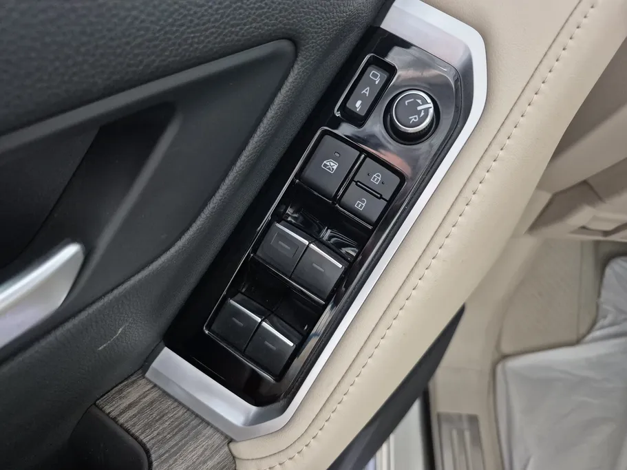 2023 Toyota Land Cruiser VX 