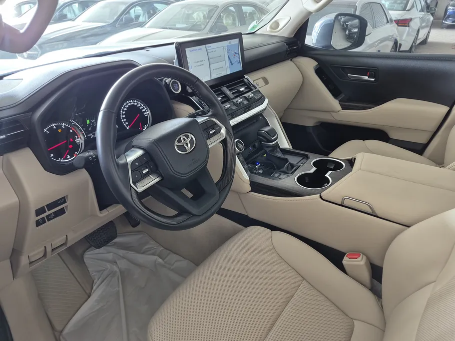 2023 Toyota Land Cruiser VX 