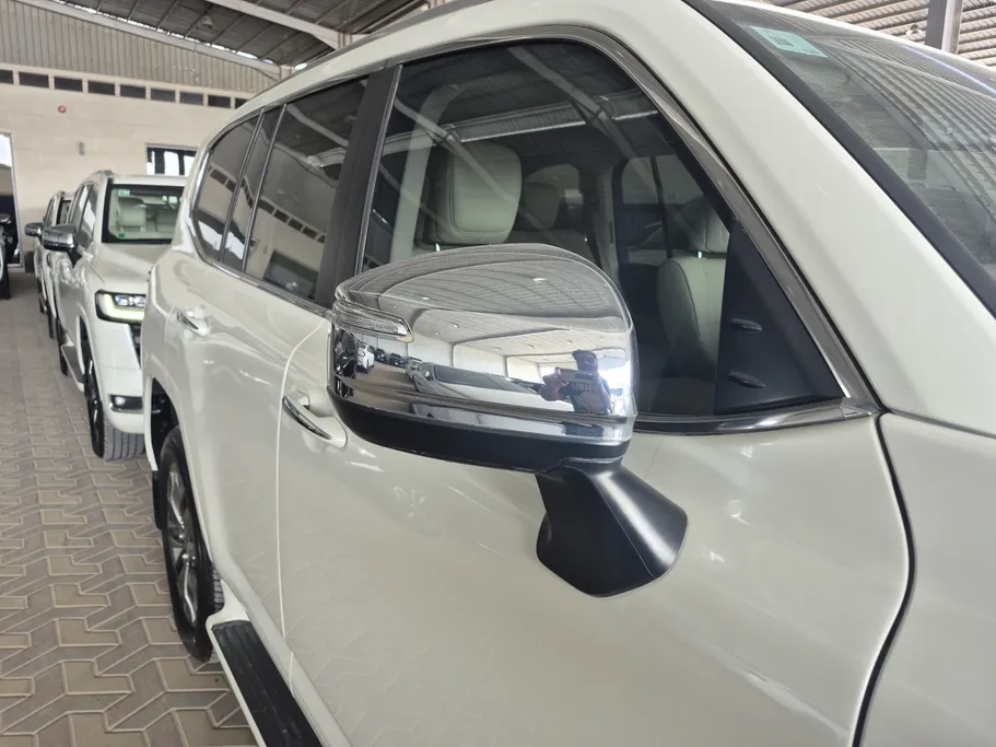 2023 Toyota Land Cruiser VX 