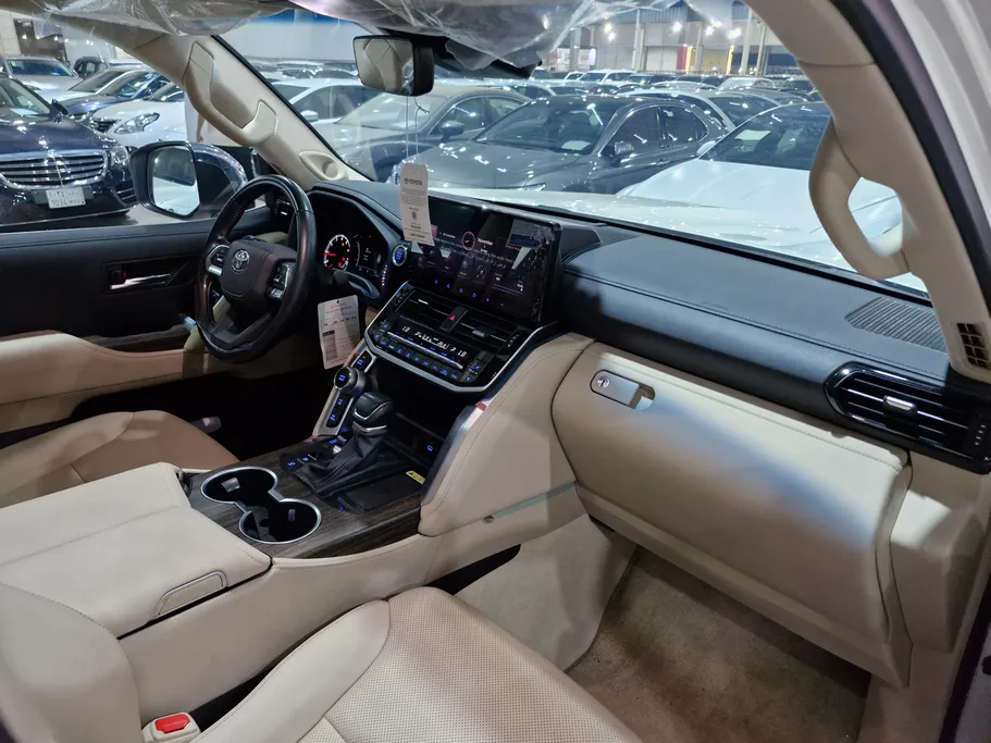 تويوتا لاندكروزر VX 2023 