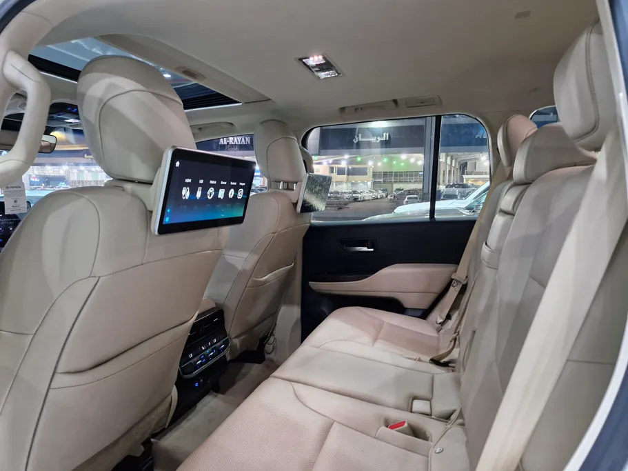 تويوتا لاندكروزر VX 2023 