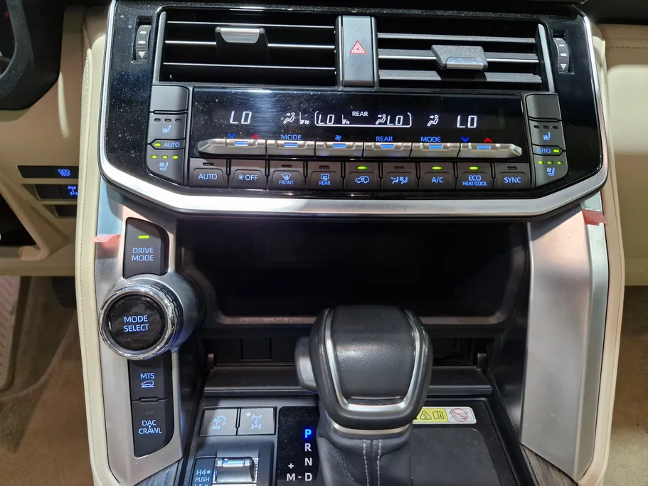 تويوتا لاندكروزر VX 2023 