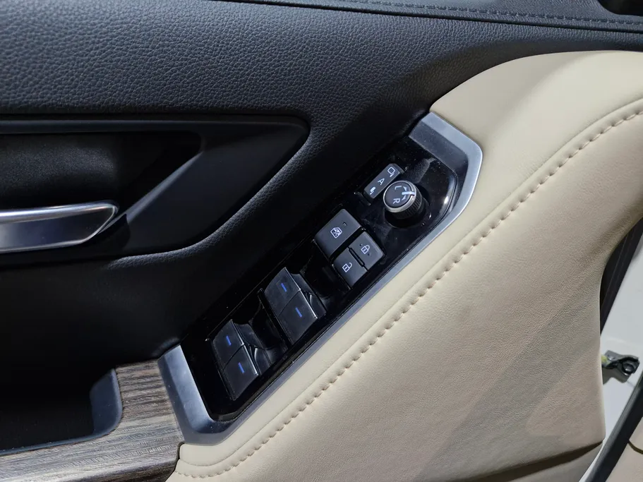 تويوتا لاندكروزر VX 2023 