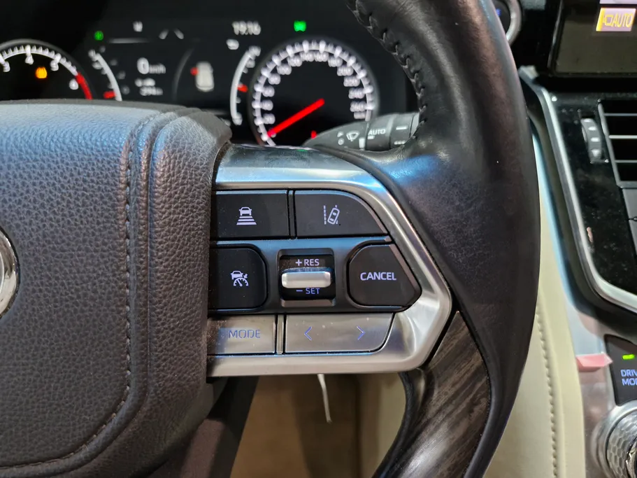 تويوتا لاندكروزر VX 2023 