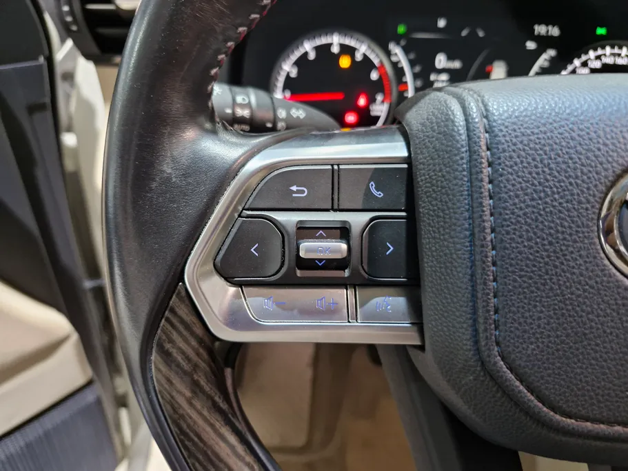 تويوتا لاندكروزر VX 2023 