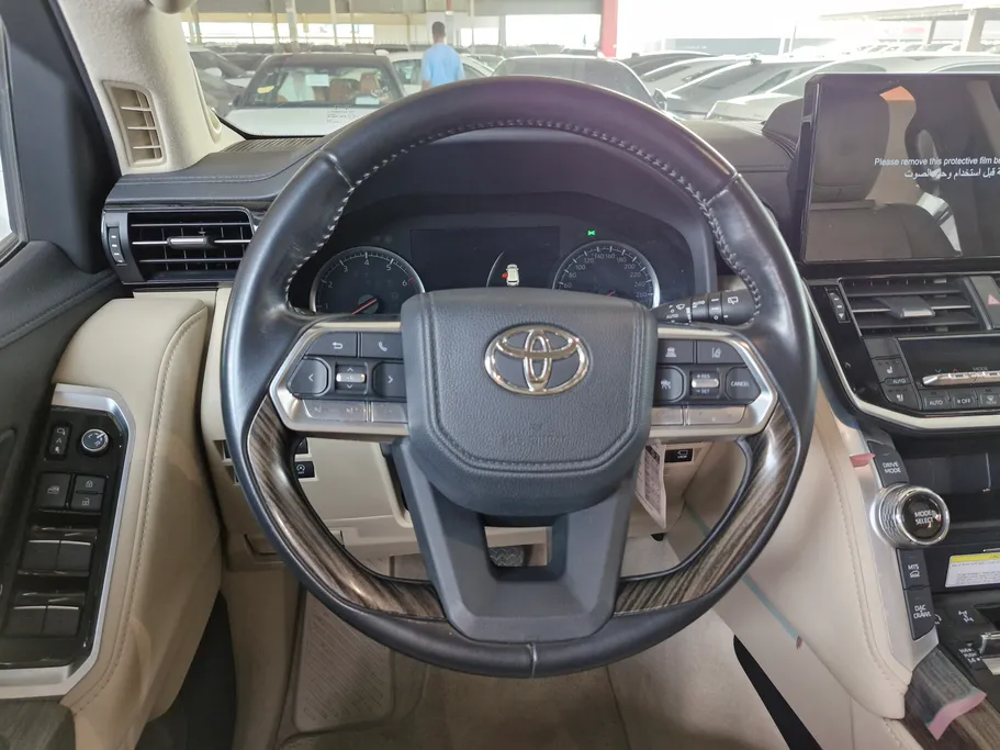 تويوتا لاندكروزر VX 2023 