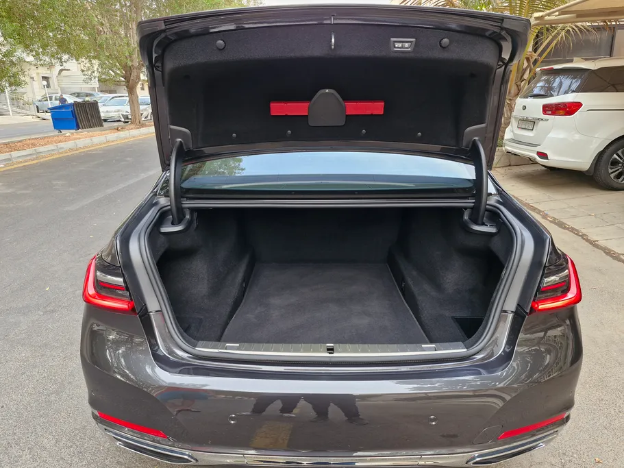2022 BMW 7 Series 730Li 