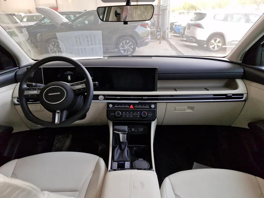 2025 Hyundai Tucson SMART (Two Tone) 