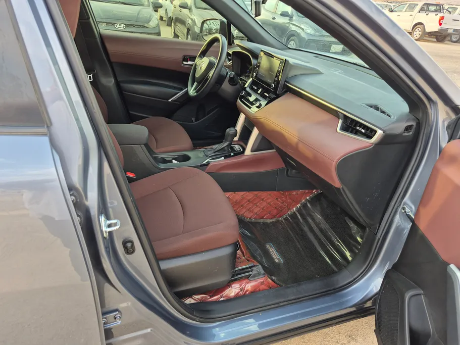 2023 Toyota Corolla Cross LE HEV 