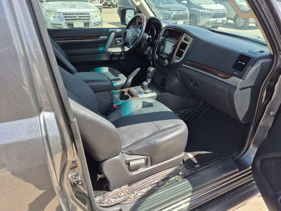 2022 Mitsubishi Pajero GLS 3Doors 