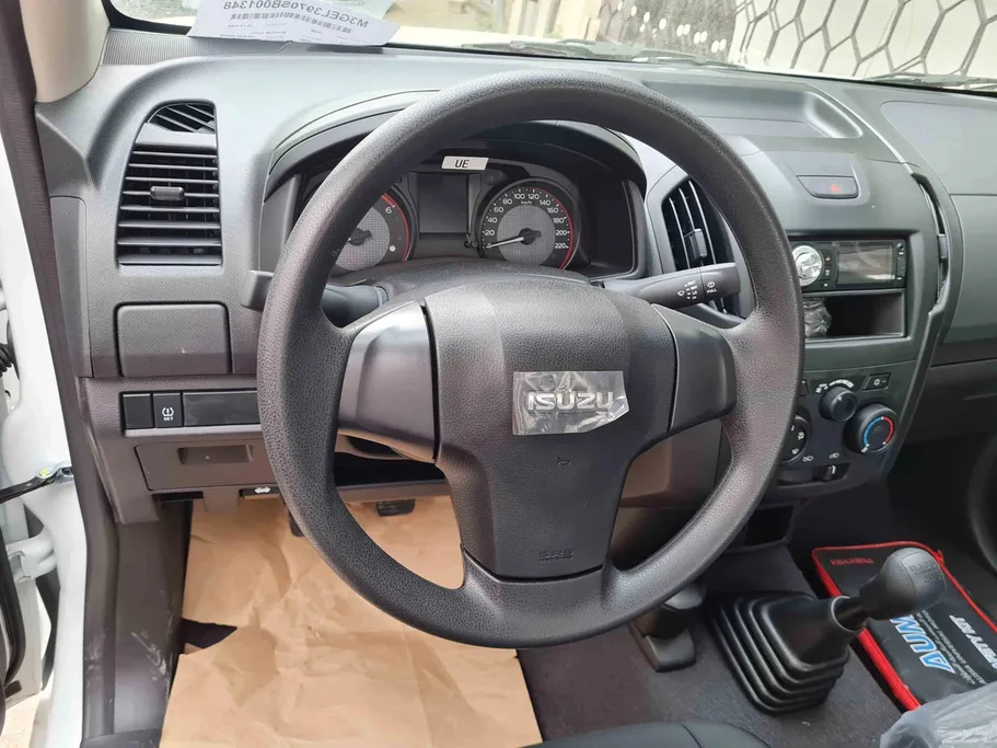 2025 Isuzu D-max Regular Cab أجناب 
