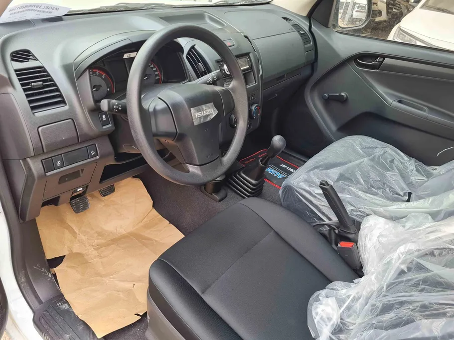 2025 Isuzu D-max Regular Cab أجناب 