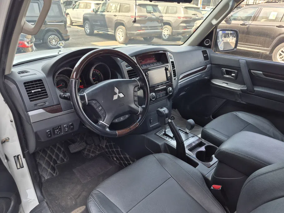 2022 Mitsubishi Pajero GLS 3Doors 