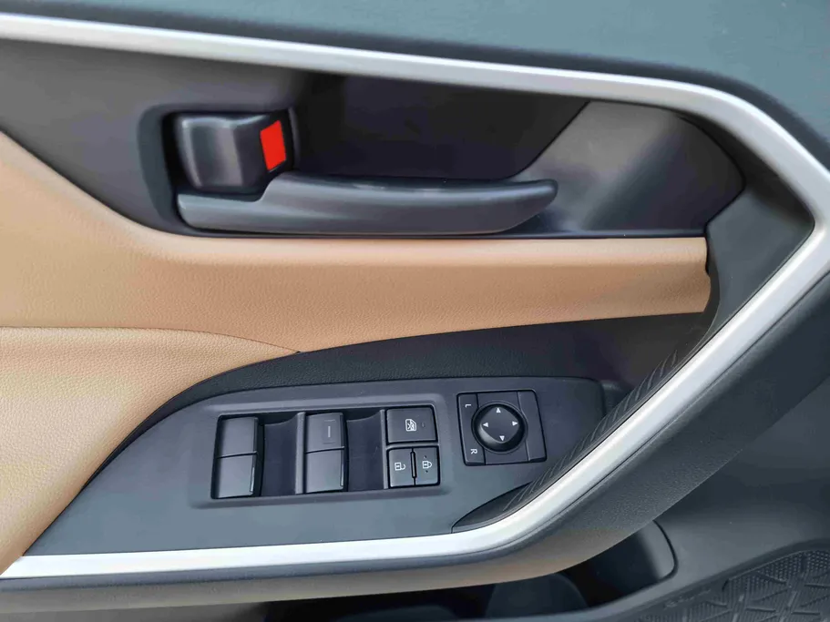 2025 Toyota RAV4 LE HEV 