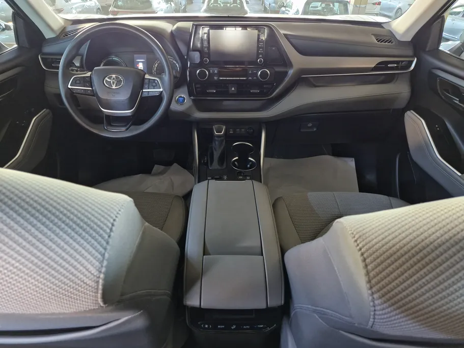 2022 Toyota Highlander LE 