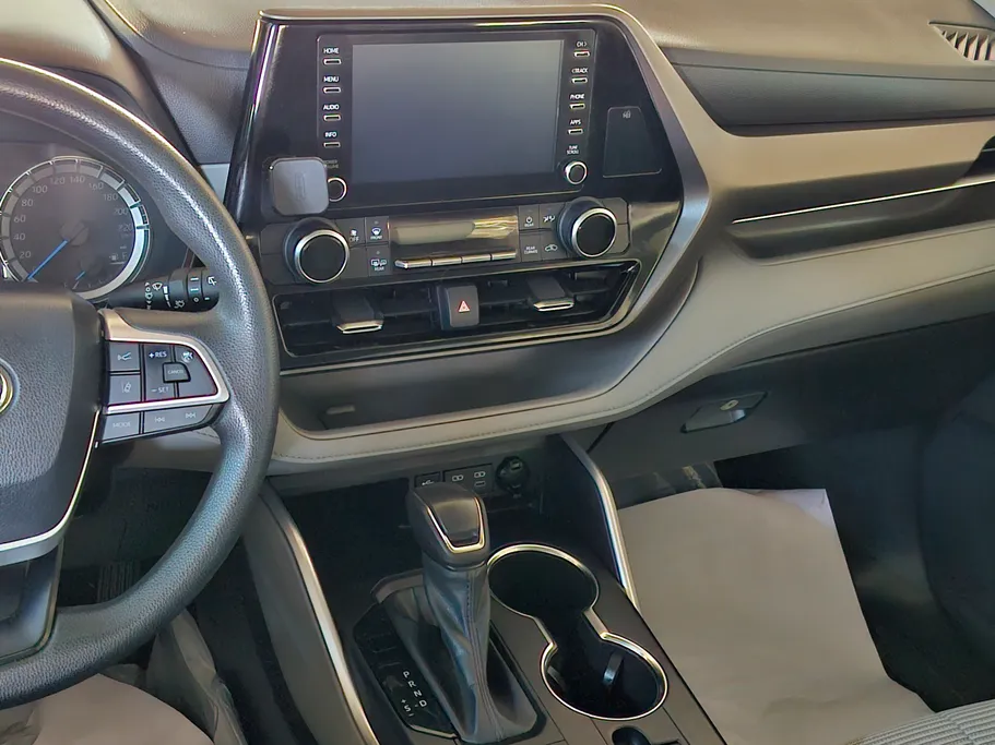 2022 Toyota Highlander LE 