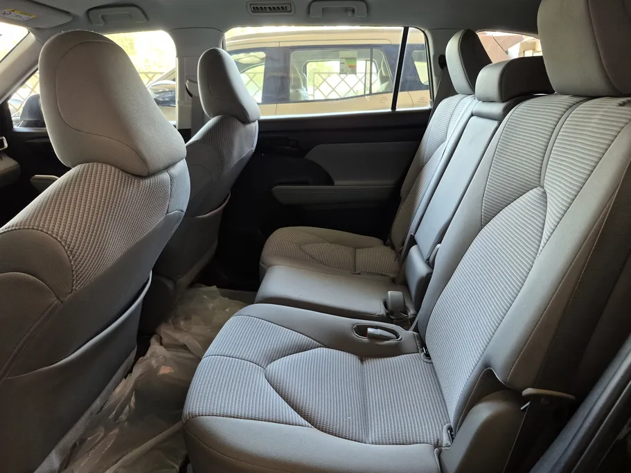 تويوتا هايلاندر LE 2022 