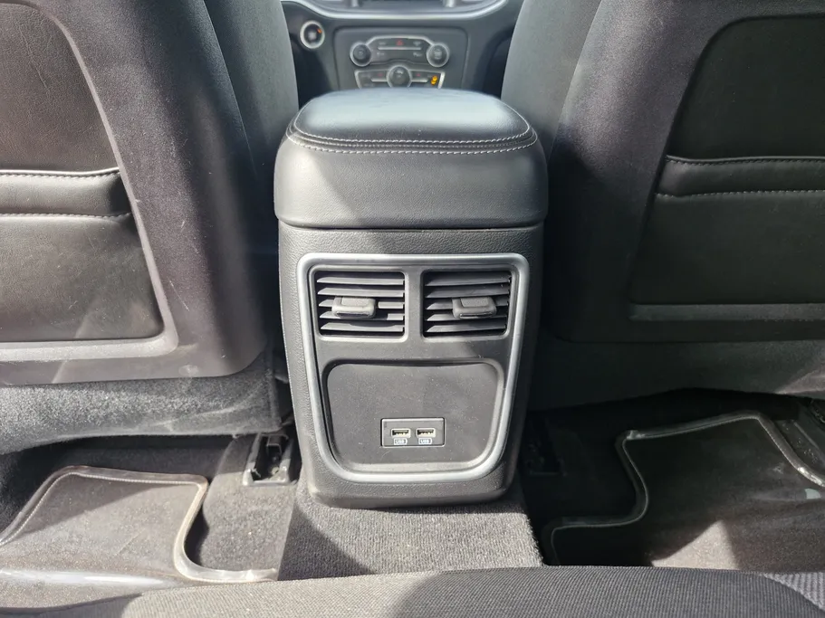 دودج تشارجر SXT 2019 