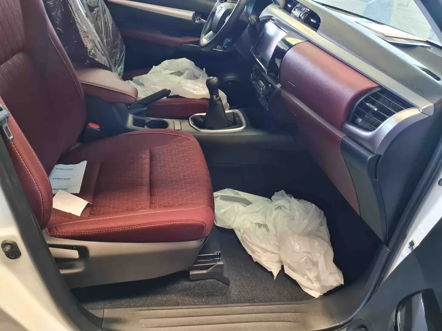 2025 Toyota Hilux SGLX 4X4 2.7L MT  