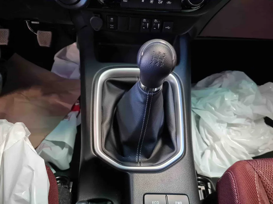 2025 Toyota Hilux SGLX 4X4 2.7L MT  