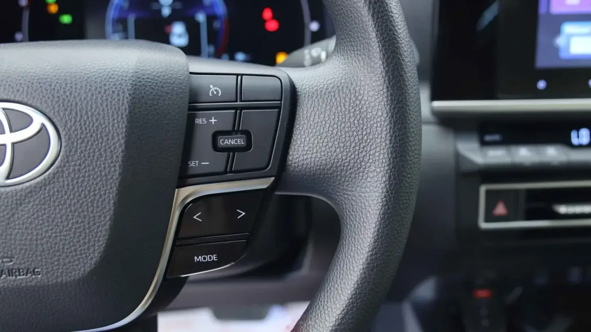 تويوتا كامري E 2025 