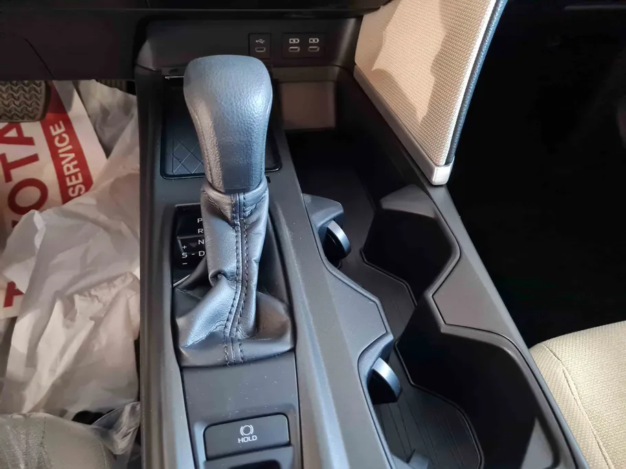 تويوتا كامري E 2025 