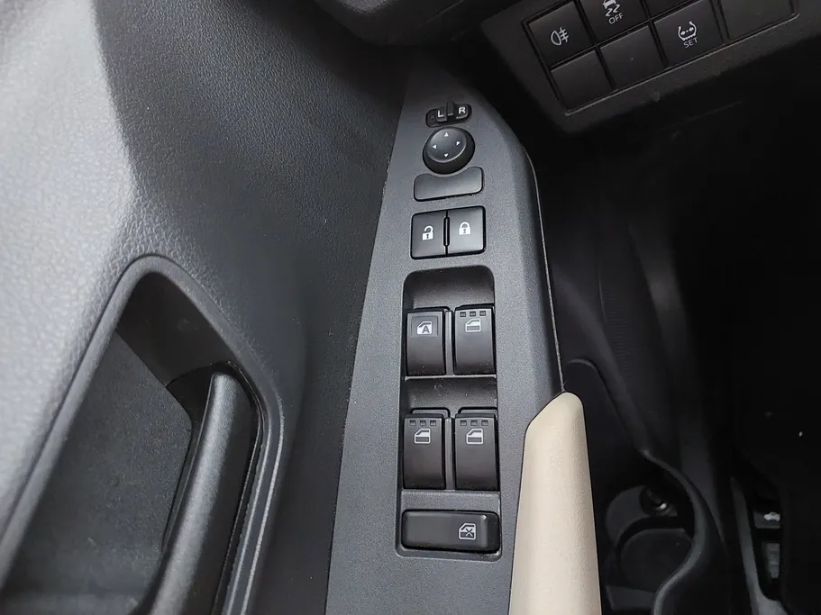 2023 Toyota Yaris  Y 