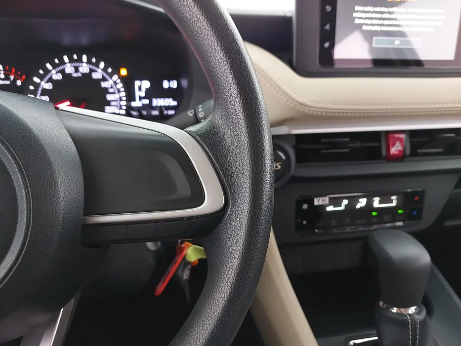 2023 Toyota Yaris  Y 