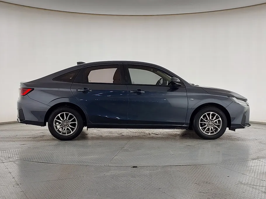 2023 Toyota Yaris  Y 