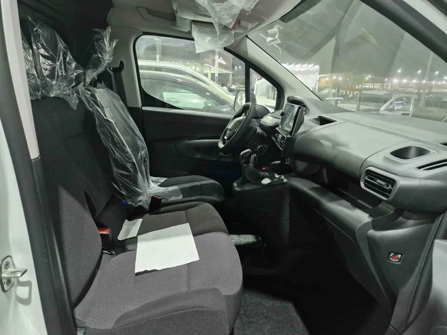 2025 Peugeot Partner Short van 