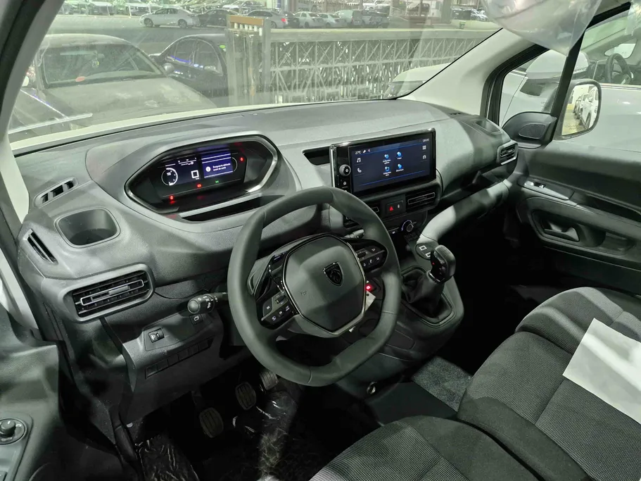 2025 Peugeot Partner Short van 