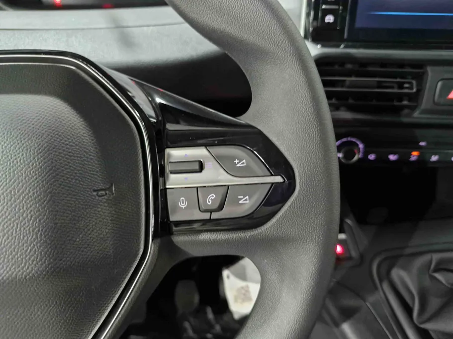 2025 Peugeot Partner Short van 