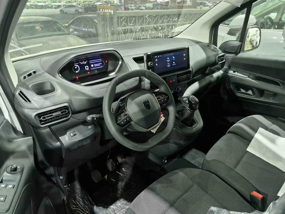 2025 Peugeot Partner Short van 