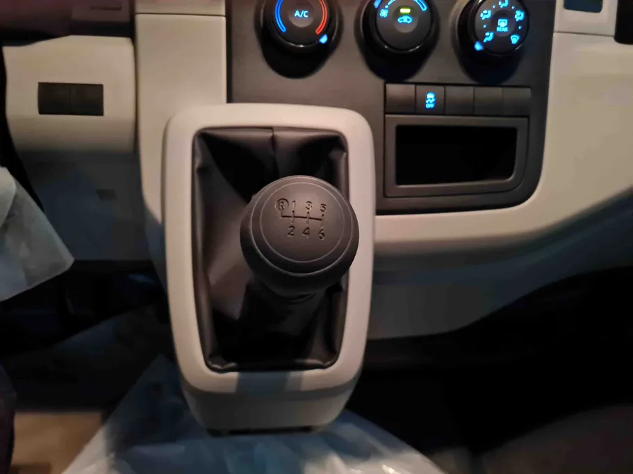 2025 Toyota Haice فان بضاعه 