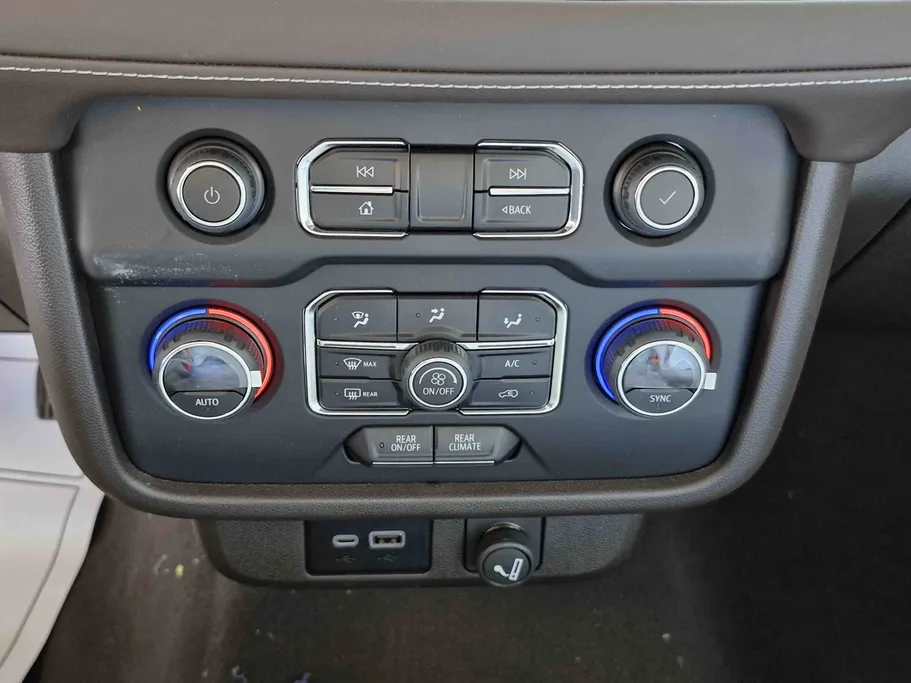 2024 Chevrolet Suburban LS 