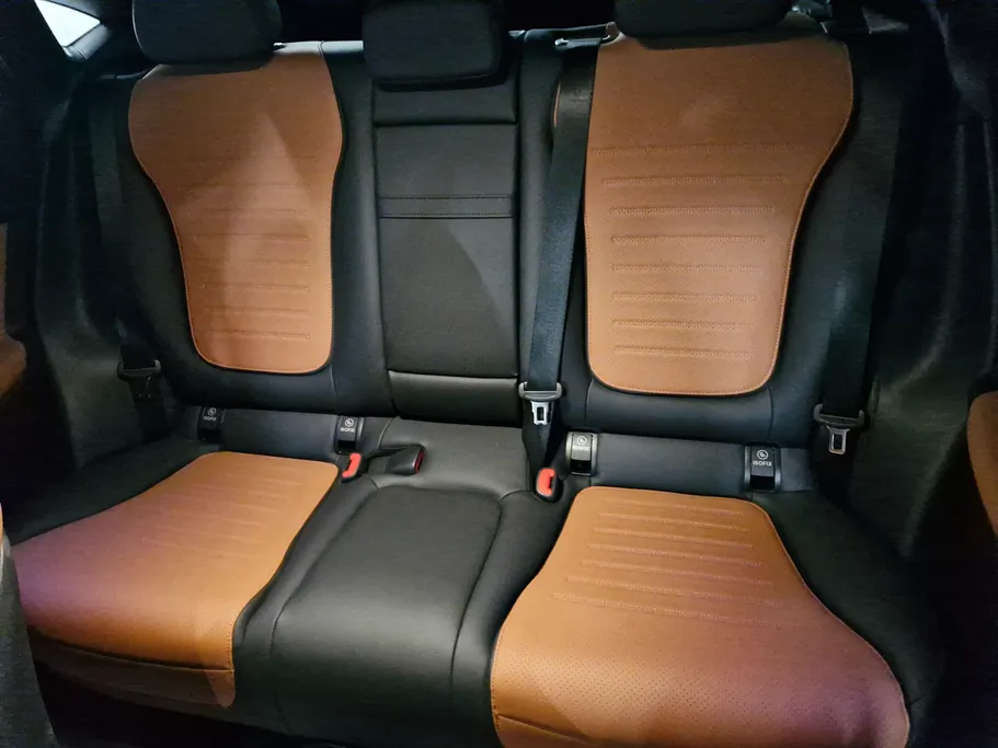 2025 Mercedes GLC 300 