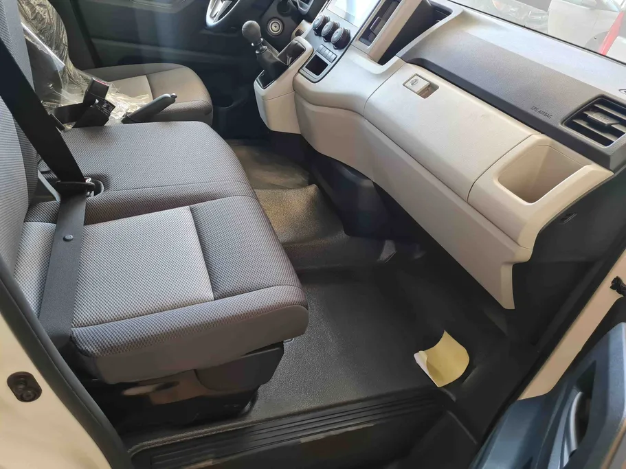 2025 Toyota Haice بضاعة سقف عالي 