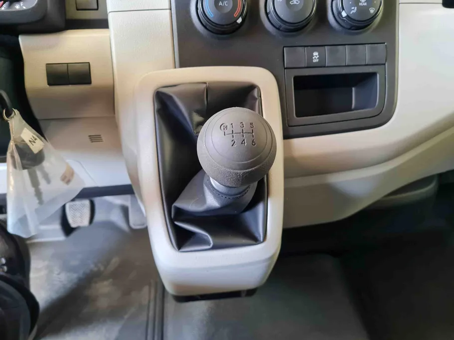 2025 Toyota Haice بضاعة سقف عالي 