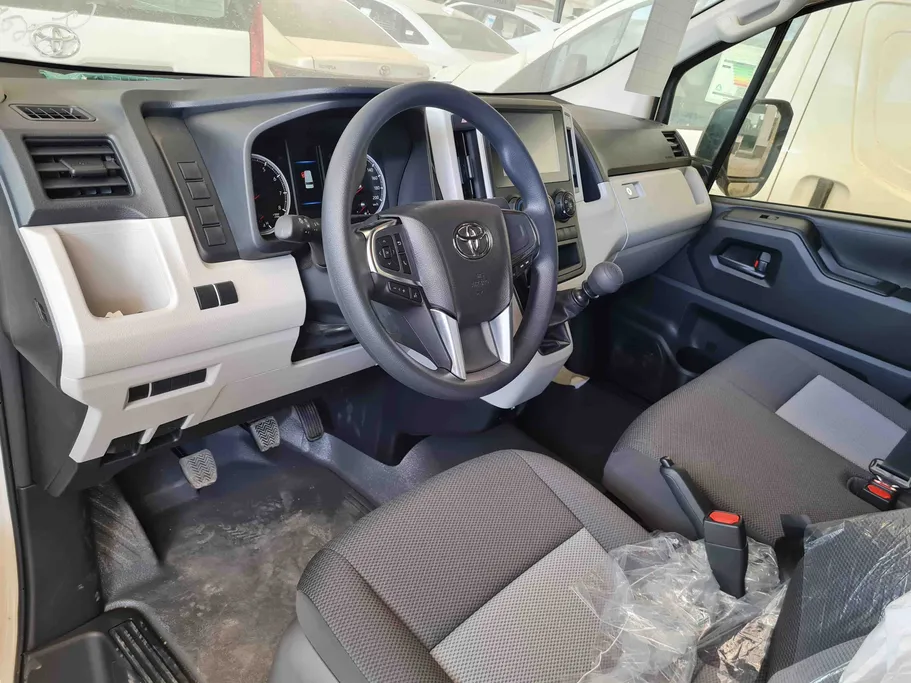 2025 Toyota Haice بضاعة سقف عالي 