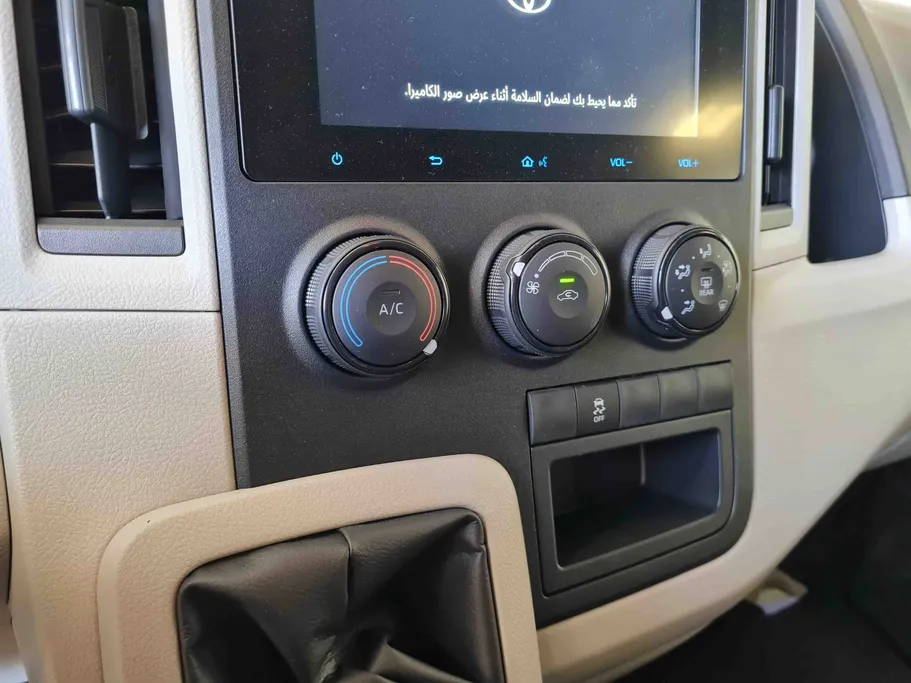 2025 Toyota Haice بضاعة سقف عالي 