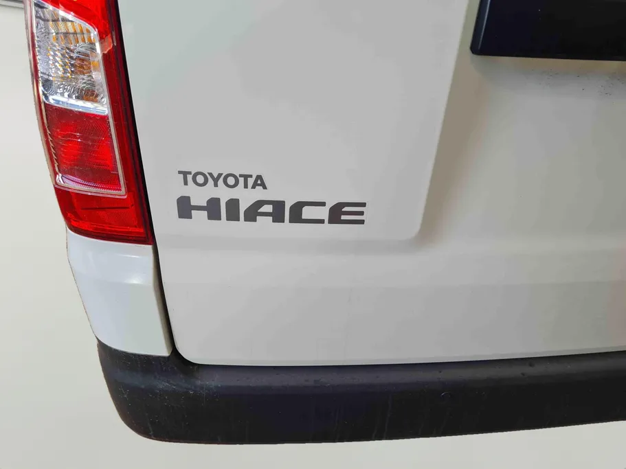 2025 Toyota Haice بضاعة سقف عالي 