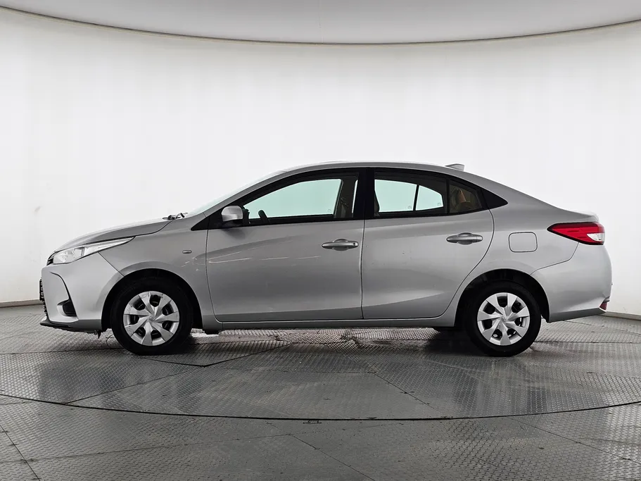 2021 Toyota Yaris  Y 