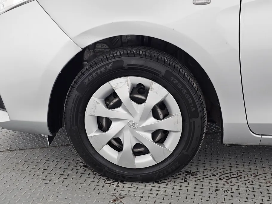 2021 Toyota Yaris  Y 