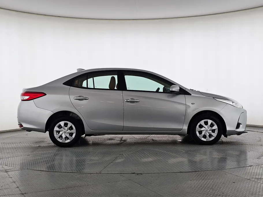 2021 Toyota Yaris  Y 