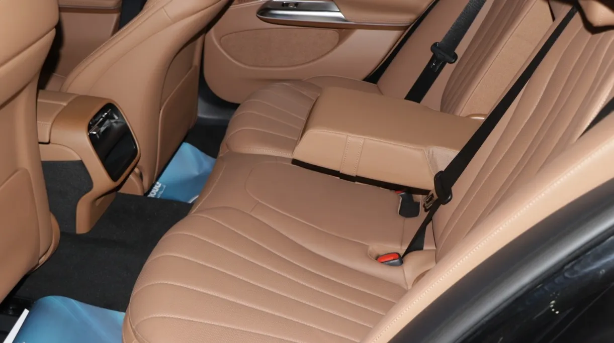 2025 Mercedes E 200 AMG 