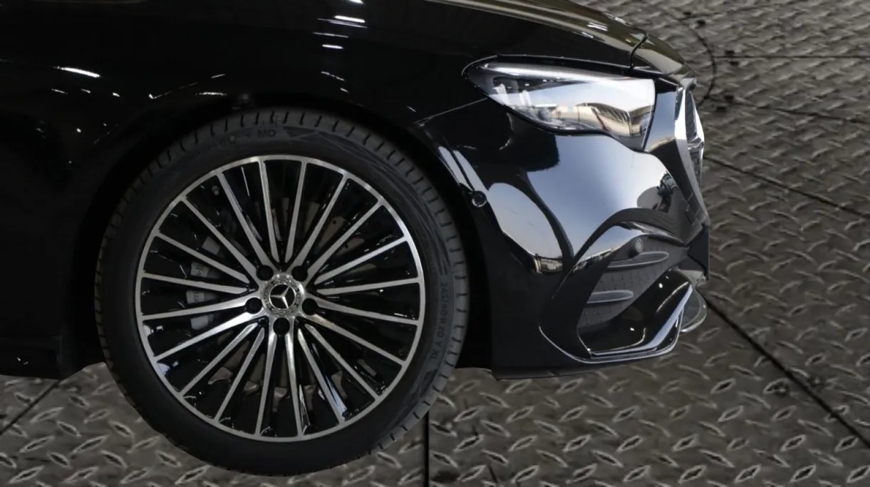 2025 Mercedes E 200 AMG 
