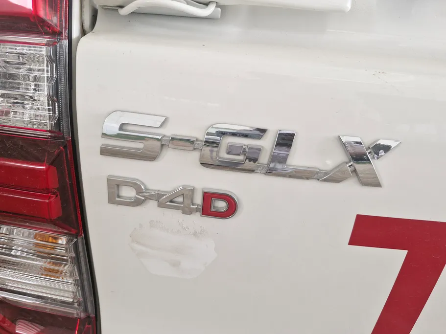 تويوتا هايلكس DC 4x4 Diesel 2024 