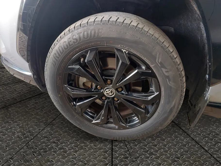 2023 Toyota RAV4 XLE HEV 